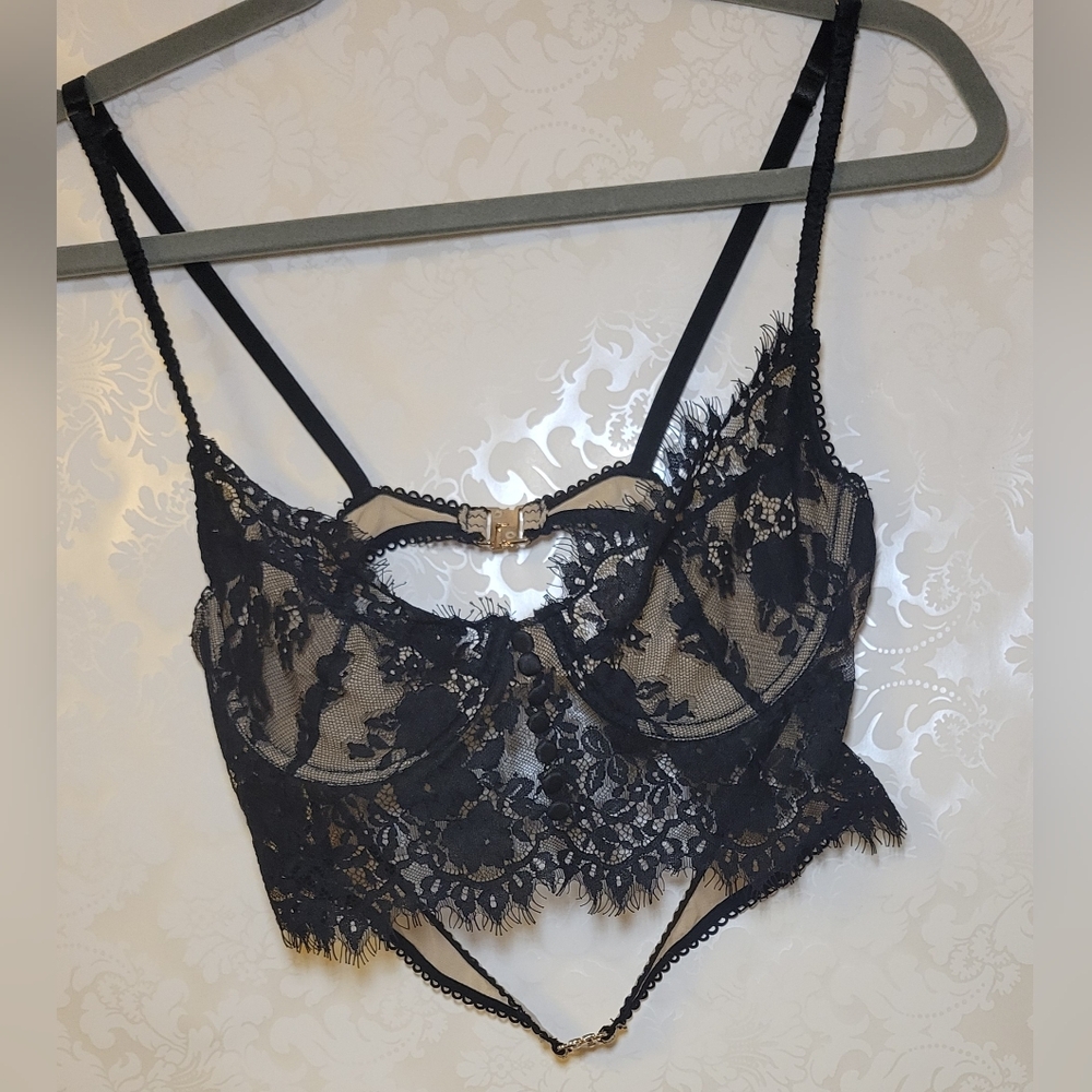 Chic Black Lace Underwire Bra